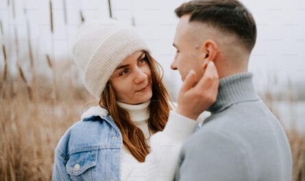 https://unsplash.com/photos/a-man-and-woman-standing-next-to-each-other-4AfUISRLpc8