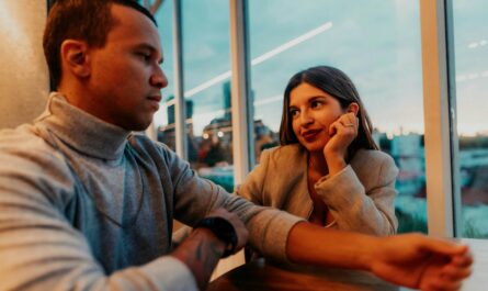 https://www.pexels.com/photo/romantic-couple-enjoying-city-view-in-buenos-aires-30697887/