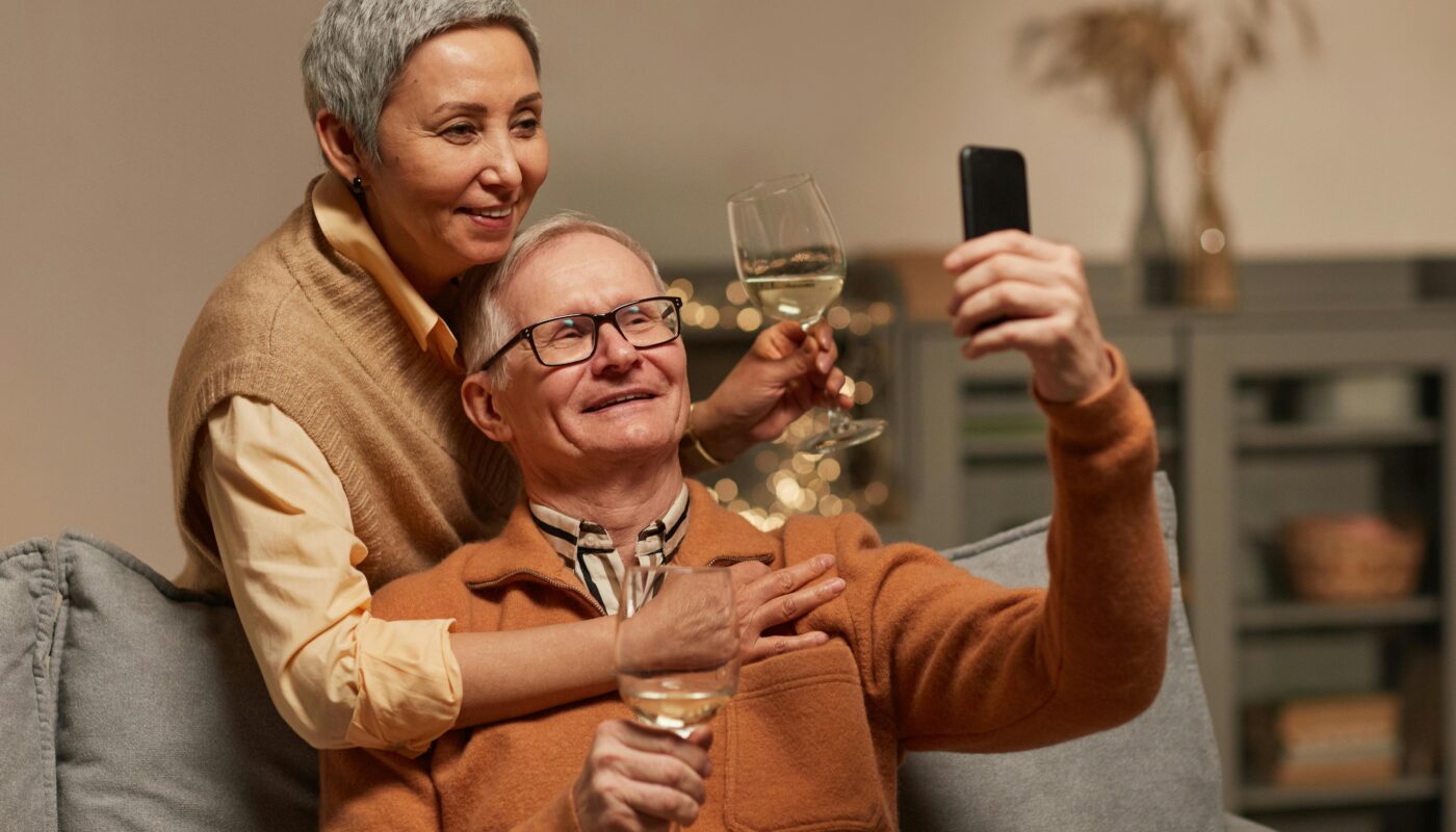 https://www.pexels.com/photo/couple-taking-a-selfie-6788010/